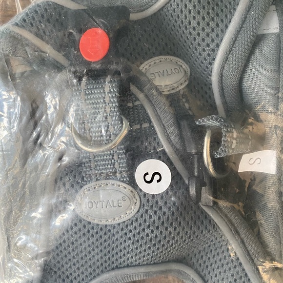 Small dog bundle!!! Two Hawaiian shirts and brand new harness. - Picture 7 of 8